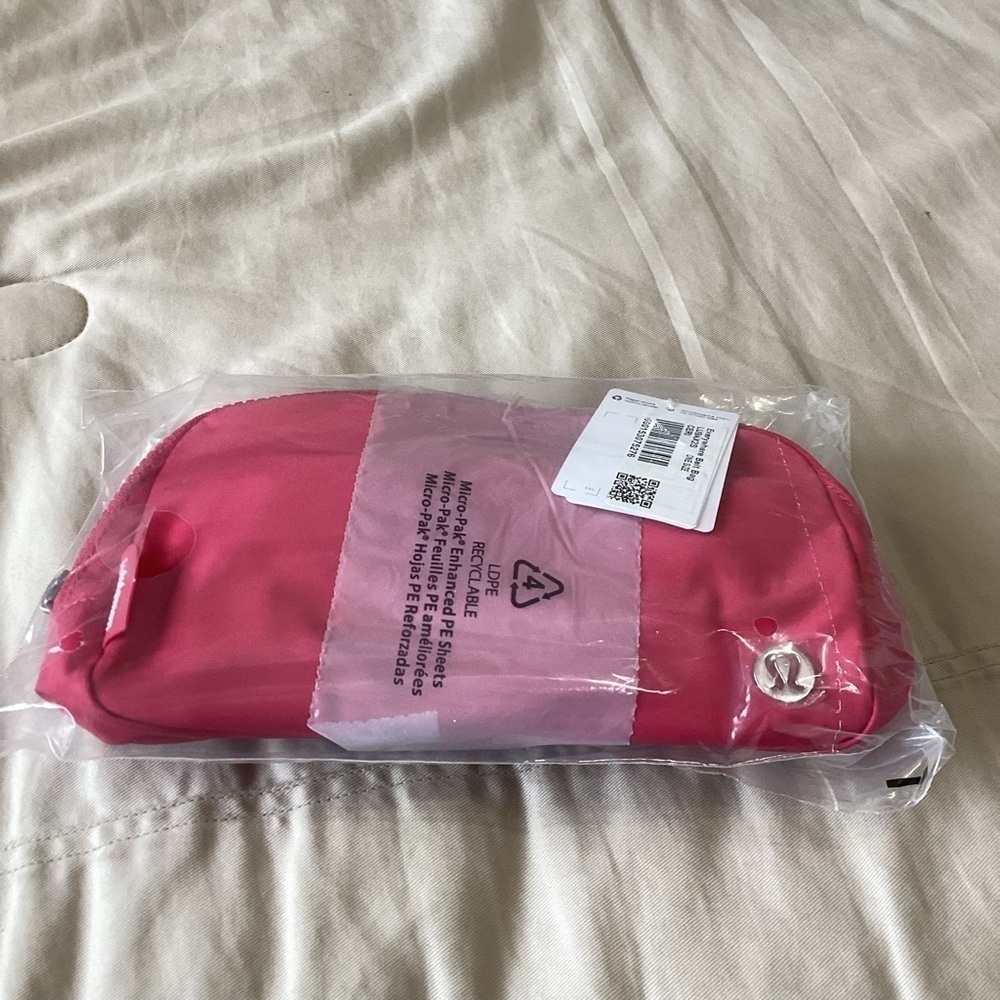 Limited Edition Lululemon Cherry Mist belt bag - Picture 9 of 13